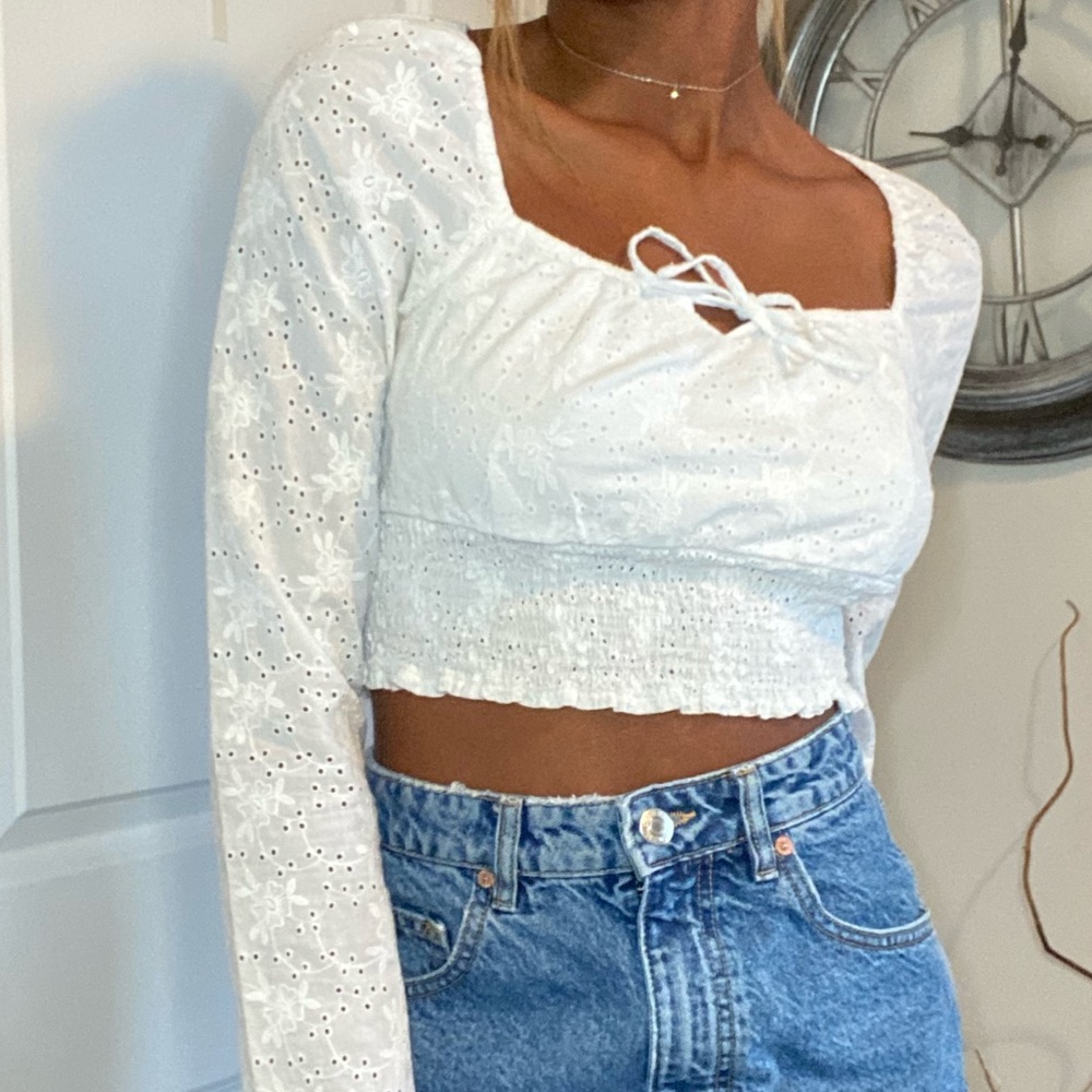Cute white embroidered long sleeve top